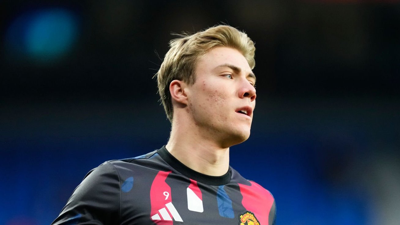 راسموس هویلون مهاجم دانمارکی در زمین - منچستریونایتد