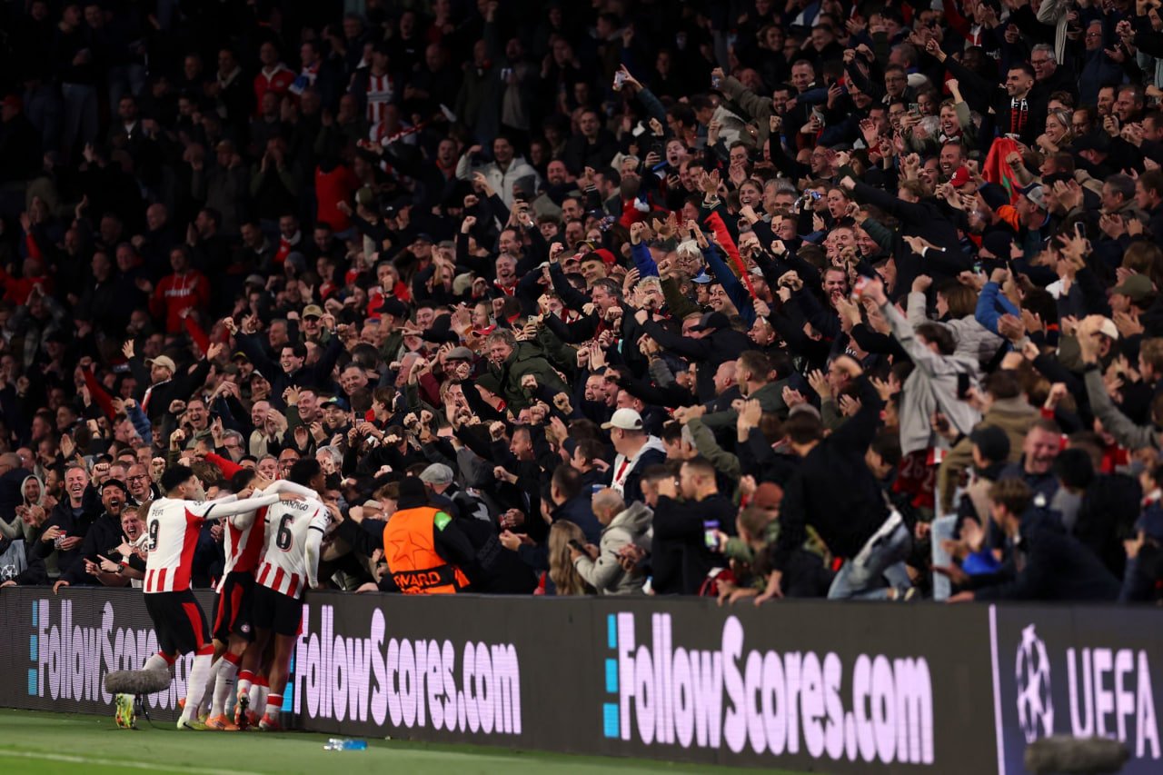 شادی گل بازیکنان آیندهوون برابر ناپولی 