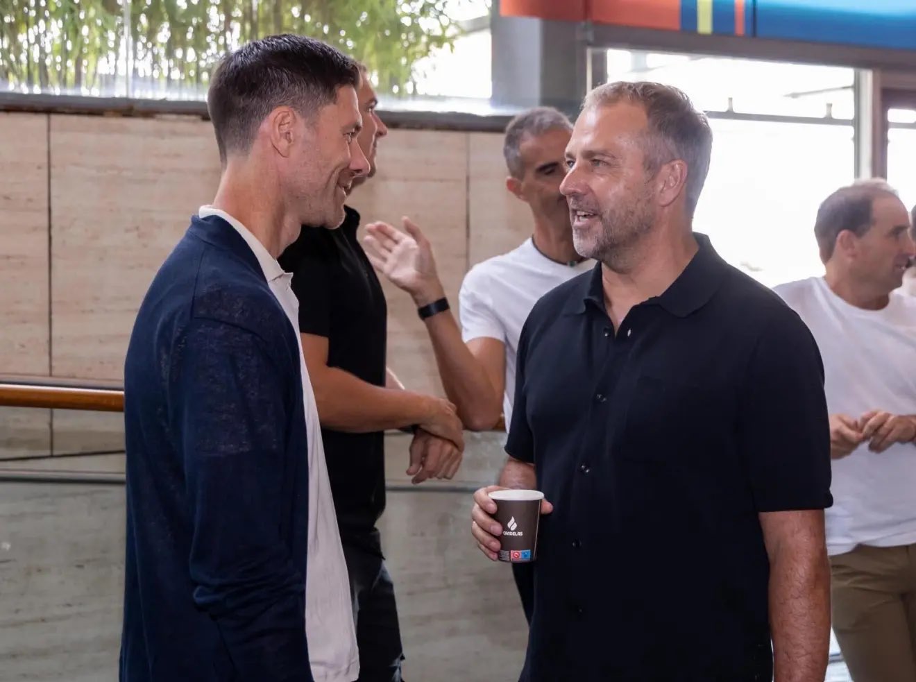 ملاقات هانسی فلیک و ژابی آلونسو در حاشیه‌ی نشست سرمربیان لالیگا 