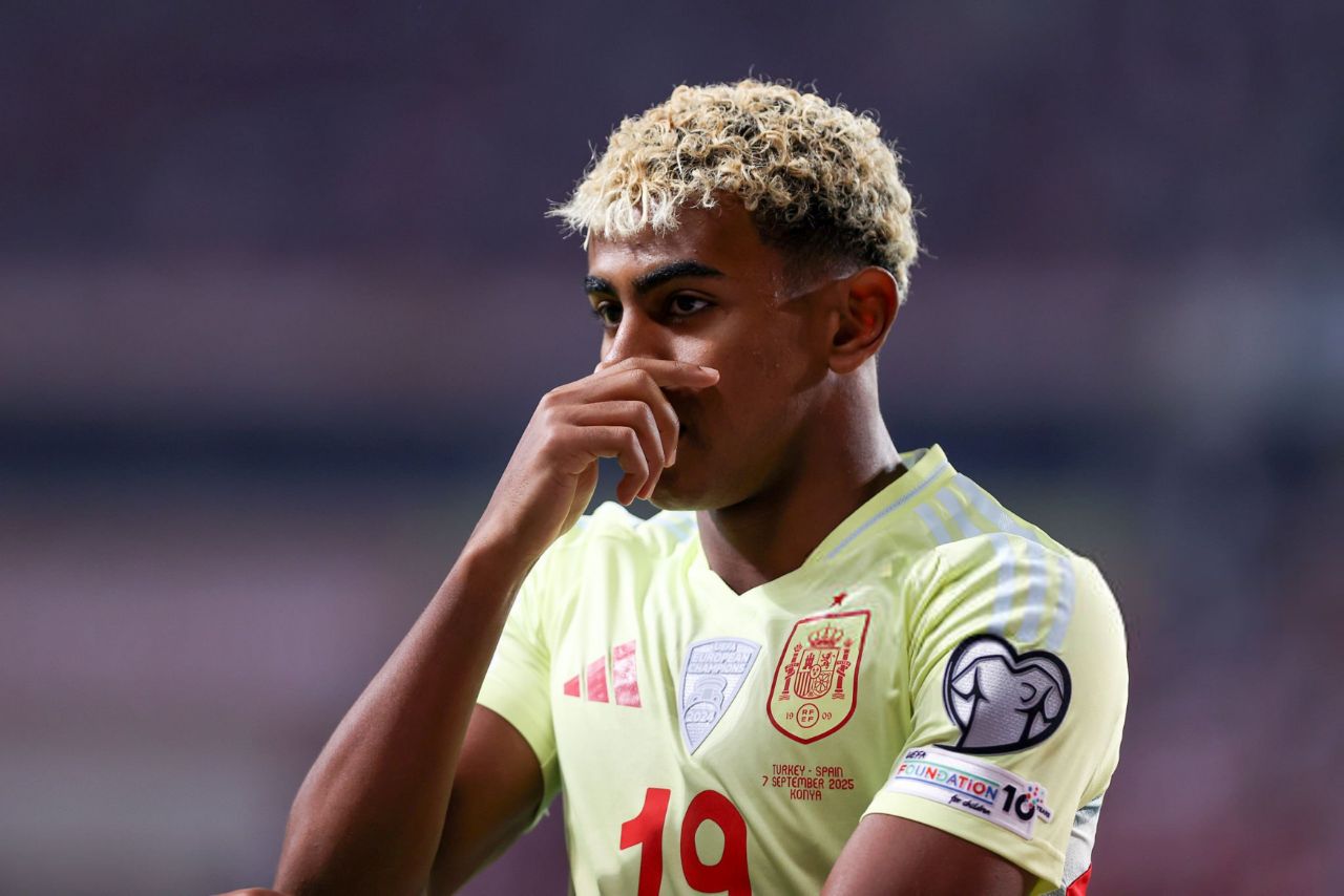 لامین یامال در پیراهن تیم ملی اسپانیا 