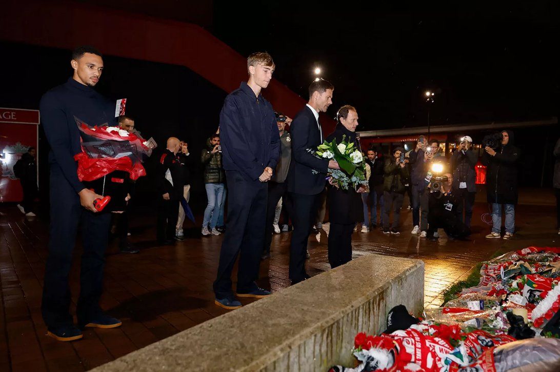 ادای احترام ژابی آلونسو، دین هاوسن، ترنت الکساندر آرنولد و امیلیانو بوتراگوئنو به دیوگو ژوتا، ستاره فقید لیورپول 