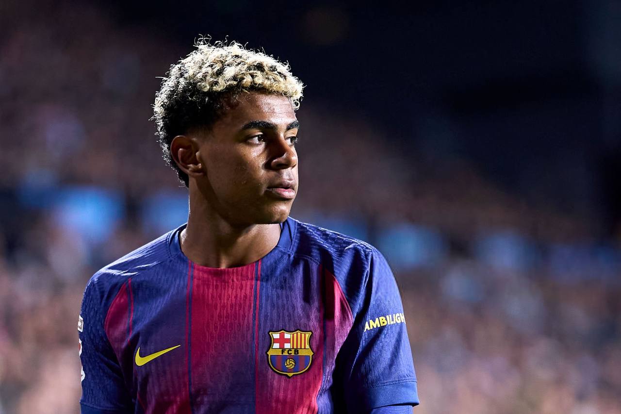 لامین یامال در پیراهن بارسلونا 