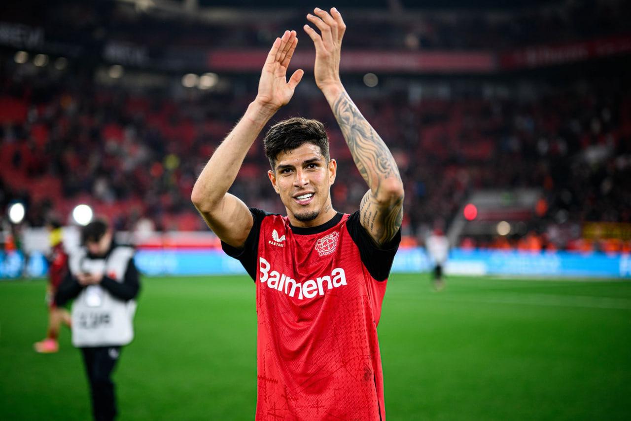 پیرو هینکاپیه در پیراهن بایرلورکوزن 