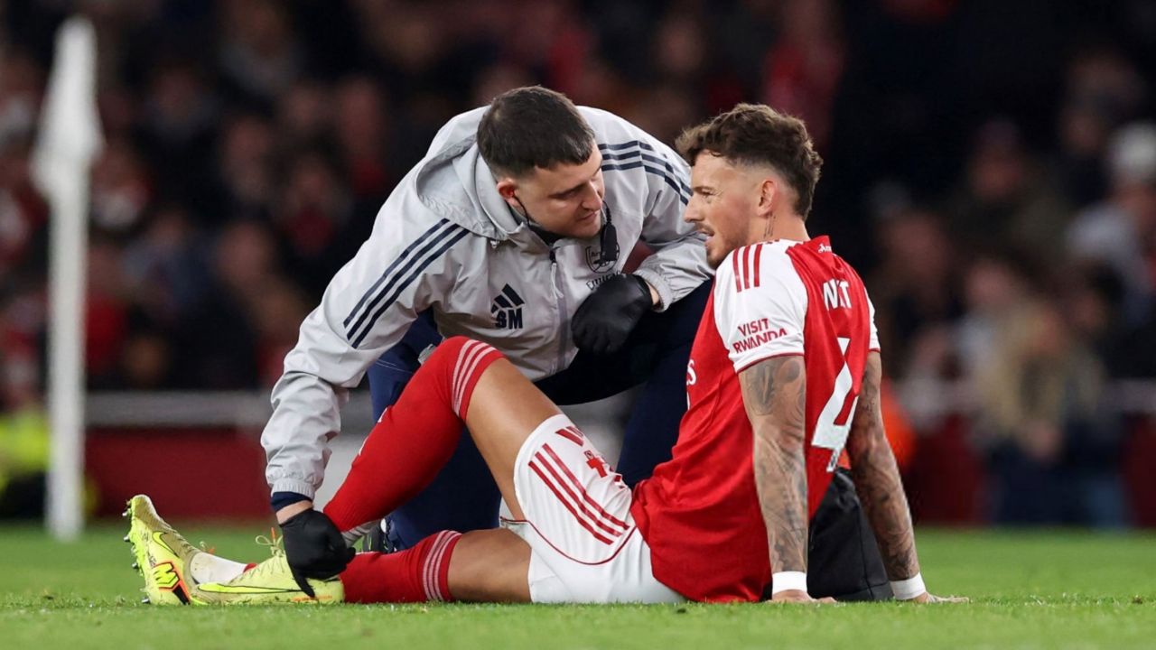 مصدومیت بن وایت در دیدار برابر وولورهمپتون