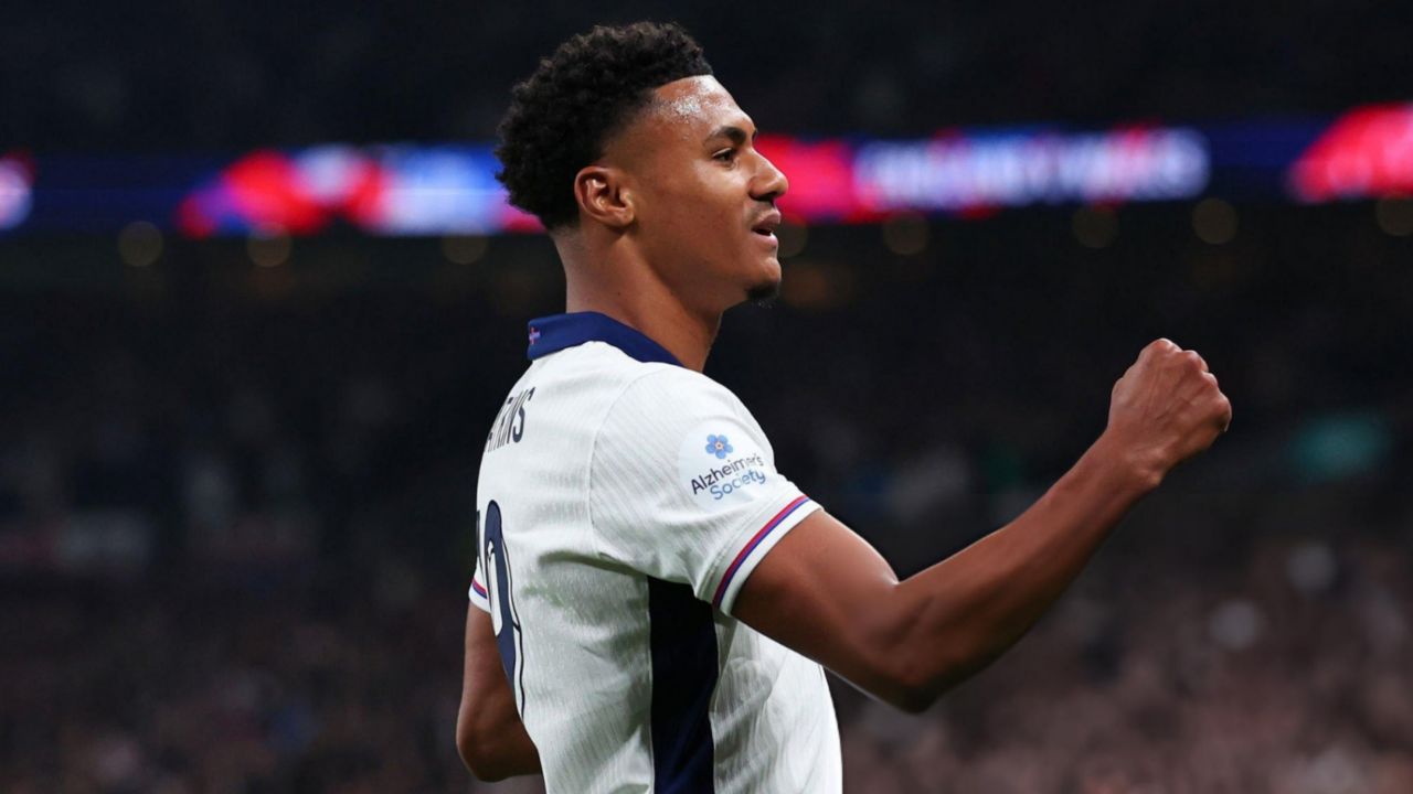 خوشحالی اولی واتکینز، مهاجم تیم ملی انگلیس، پس از گلزنی برابر ولز