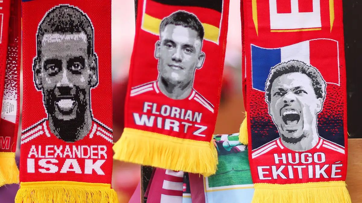 الکساندر ایساک، مهاجم لیورپول - هوگو اکیتیکه مهاجم لیورپول 