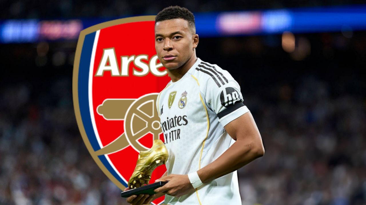 کیلیان امباپه در هنگام دریافت کفش طلای اروپا