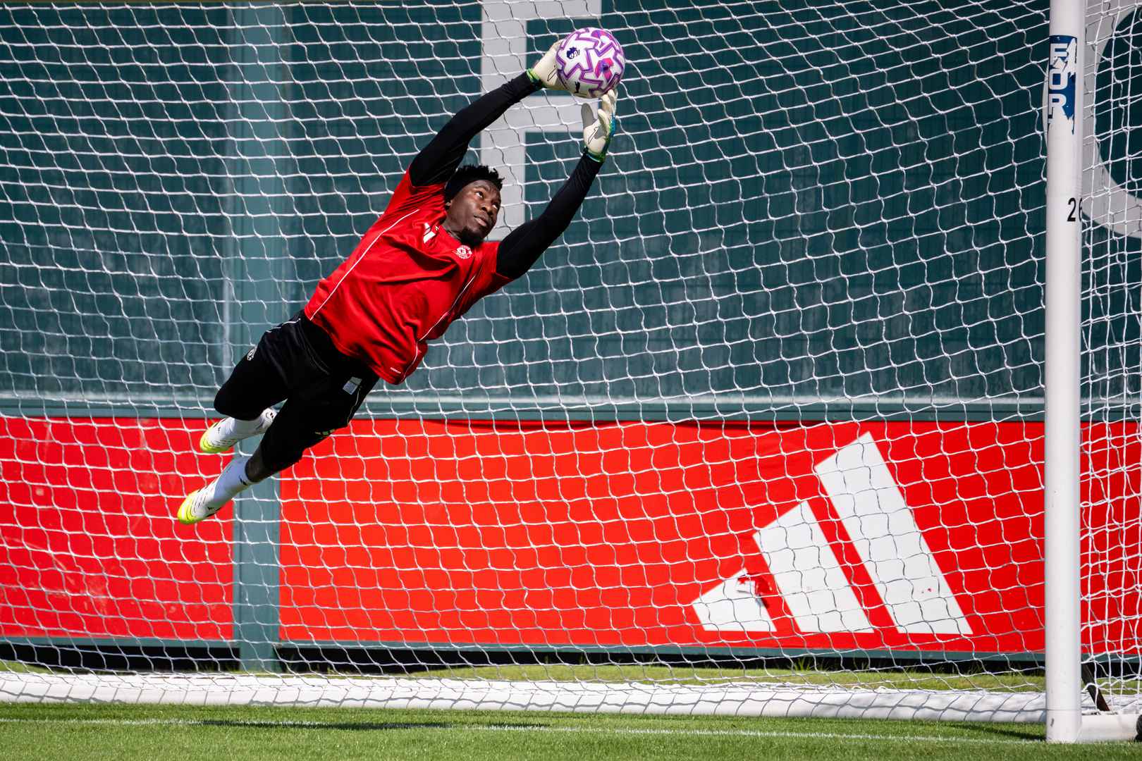 آندره اونانا در تمرینات منچستریونایتد