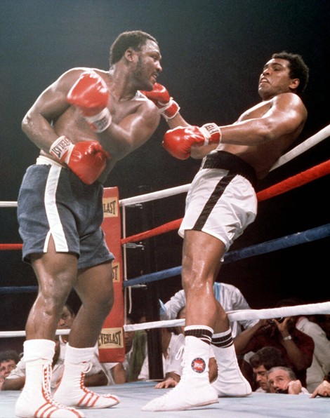 فریزر و علی در پایان مبارزه در مانیلا