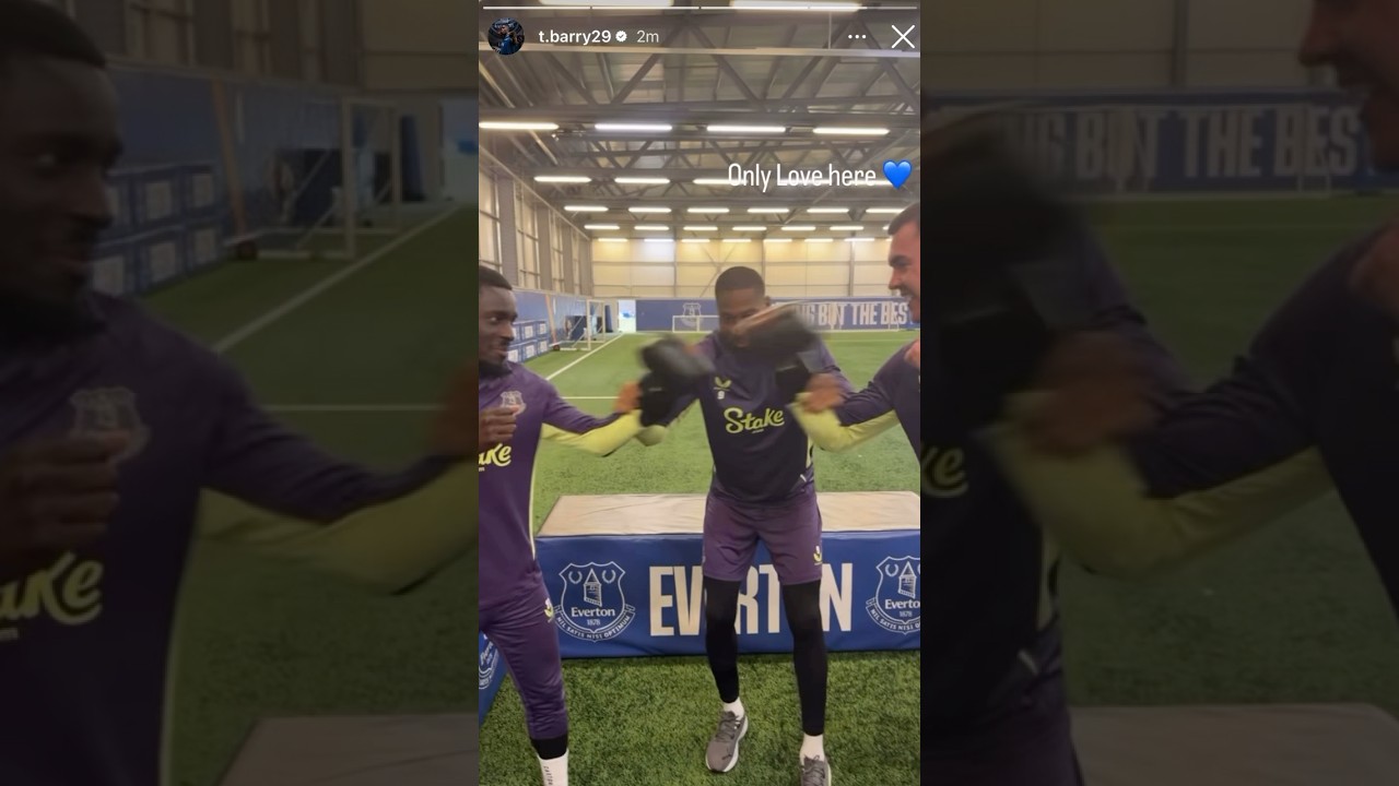 مایکل کین و ادریسا گانه گیه