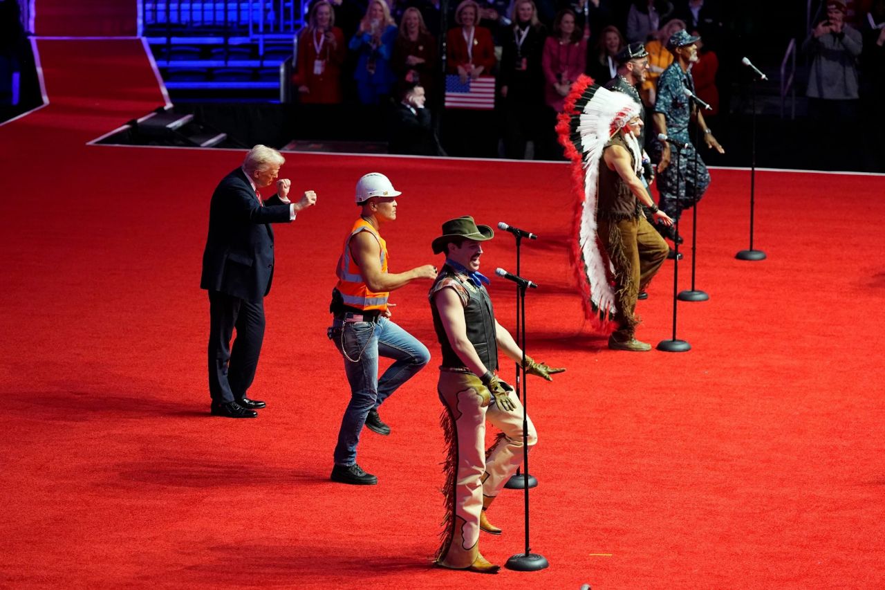 دونالد ترامپ، رئیس جمهور آمریکا - ویلج پیپل