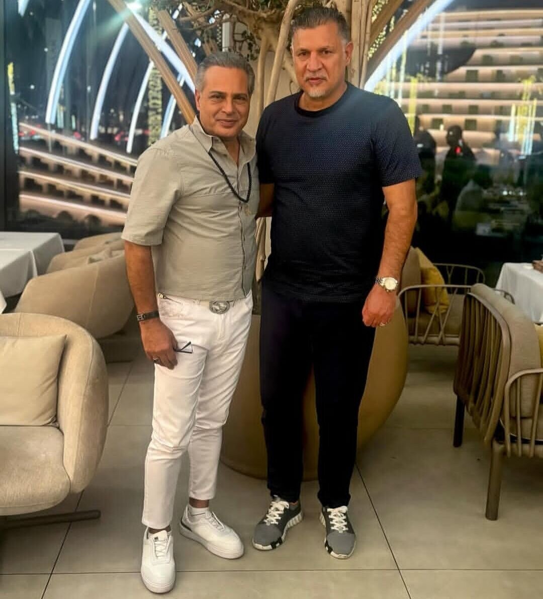 علی دایی کنار پیروز