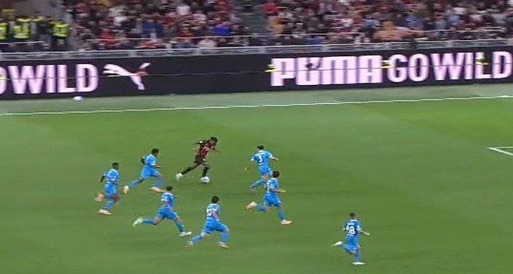 عکس از ضدحمله میلان به ناپولی با لیائو