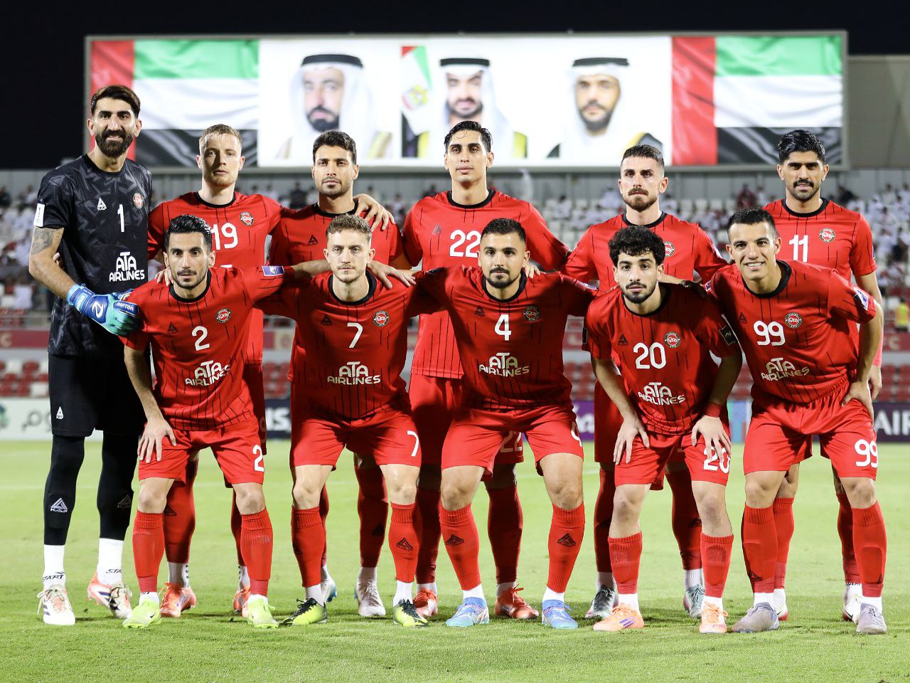 عکس تیمی از بازیکنان تراکتور در بازی با شارجه