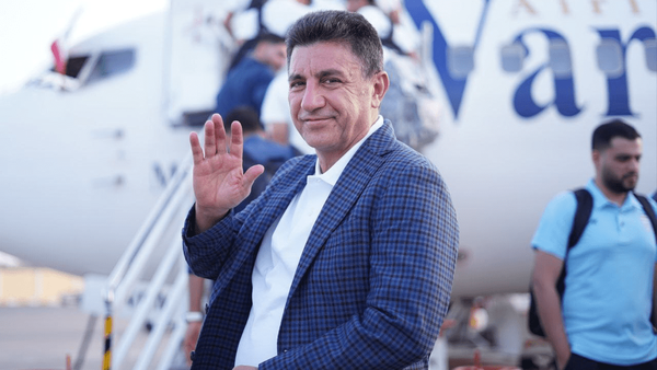 عکس از امیر قلعه‌نویی در سفر تیم ملی به روسیه