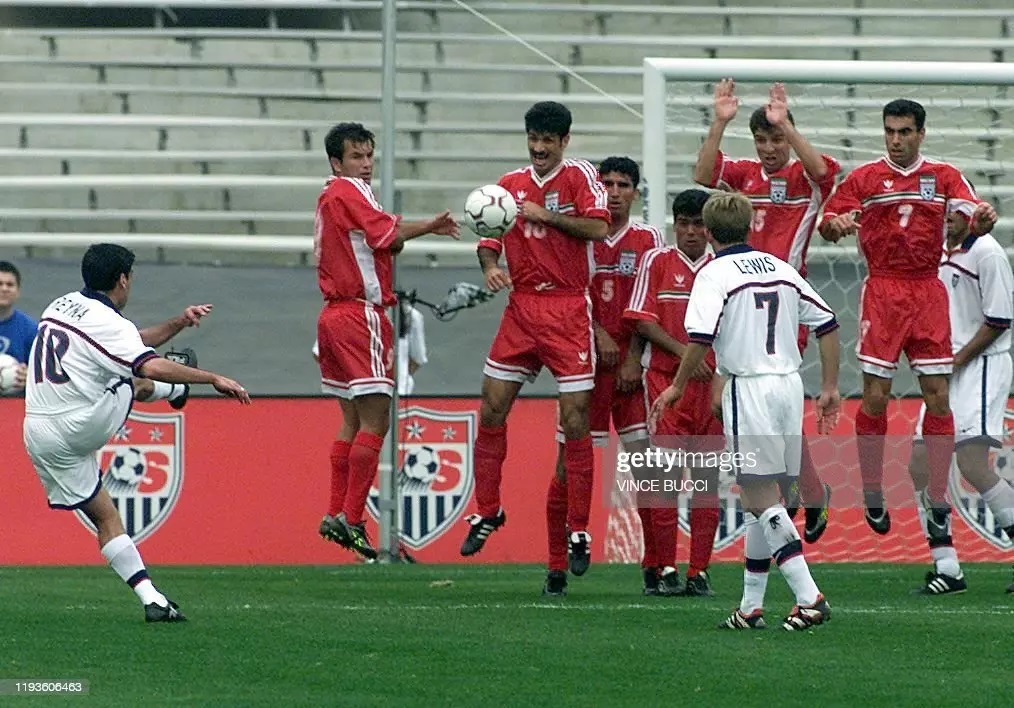 عکس از بازی ایران و آمریکا در سال ۲۰۰۰