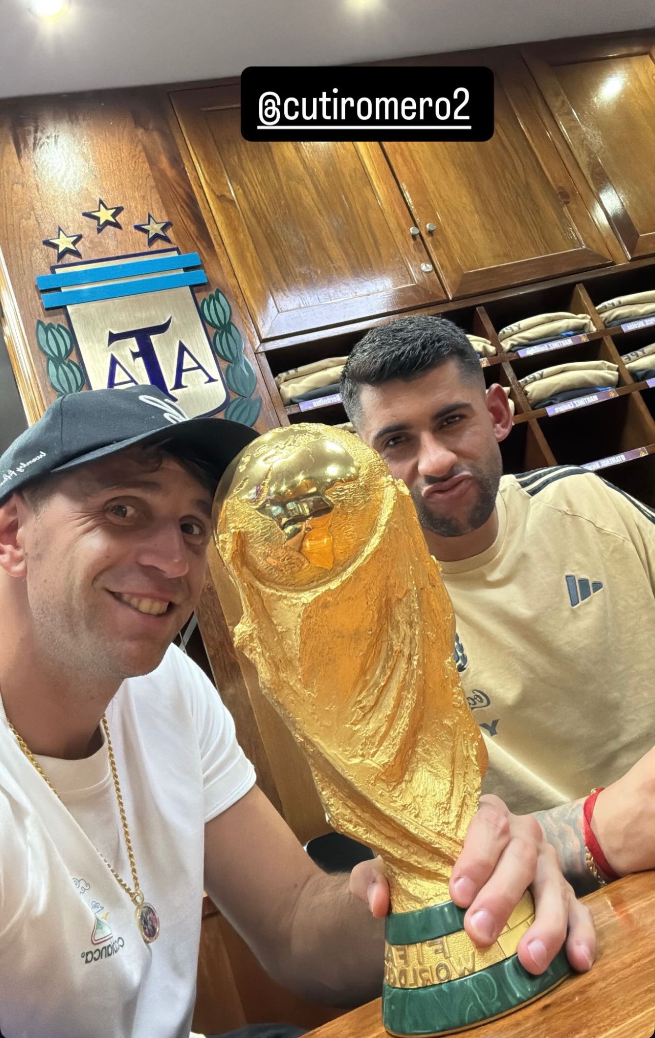 امیلیانو مارتینز دروازه‌بان و کریستین رومرو مدافع آرژانتینی در خرتکن