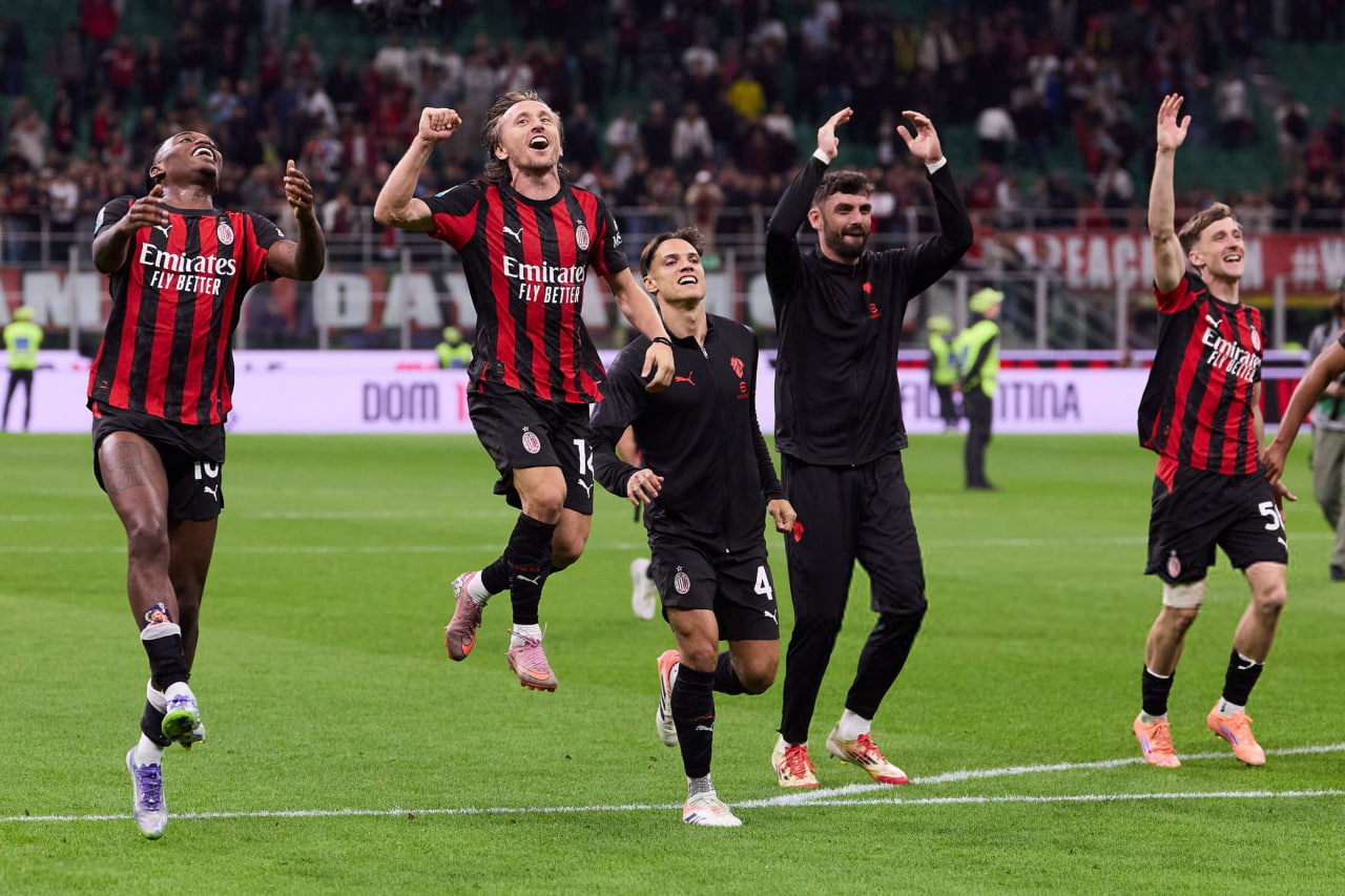 لوکا مودریچ هافبک کروات در زمین - میلان