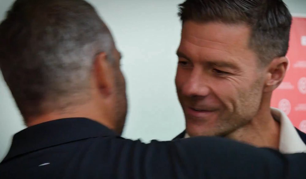 هانسی فلیک در آغوش ژابی آلونسو 