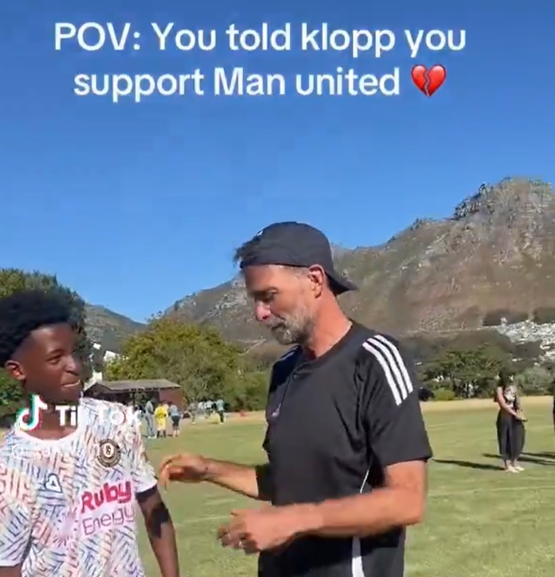 تمسخر هوادار منچستریونایتد از سوی یورگن کلوپ