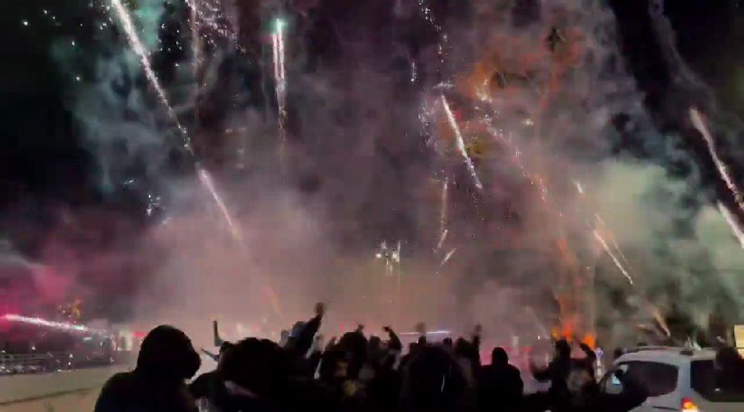 آتش‌بازی جنون‌آمیز هواداران ترک برای برهم زدن خواب لیورپول 