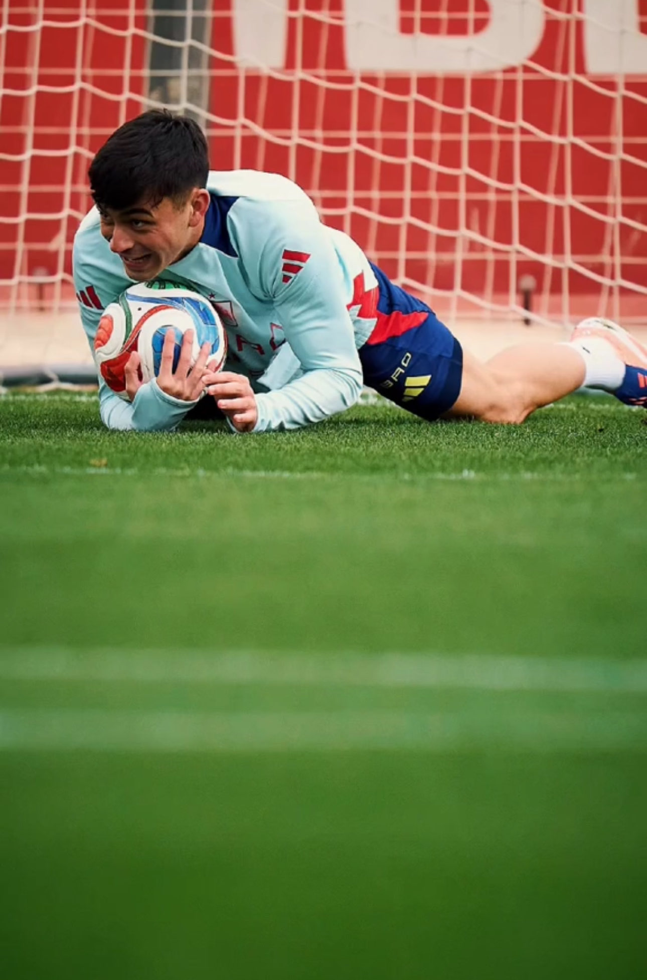 پدری در نقش دروازه‌بان تیم ملی اسپانیا 