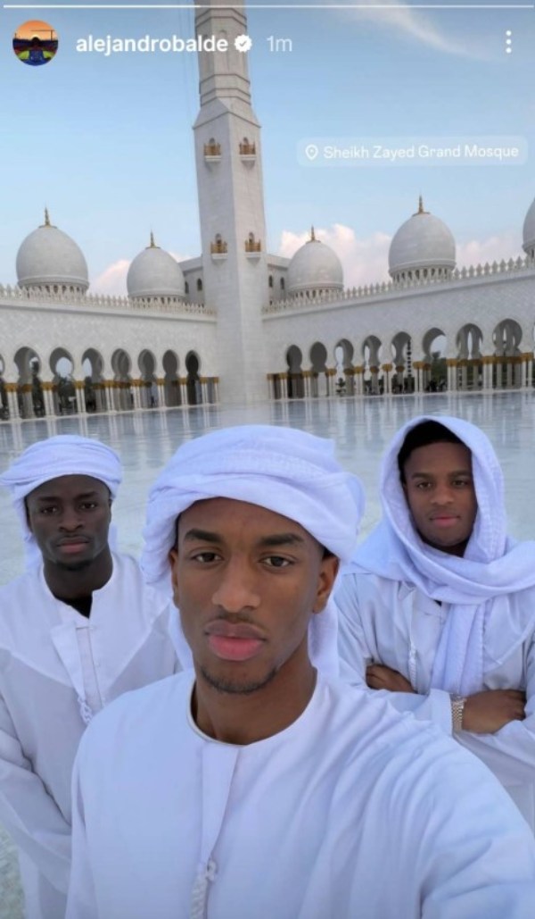 حضور مدافع بارسلونا در مسجد مسلمانان