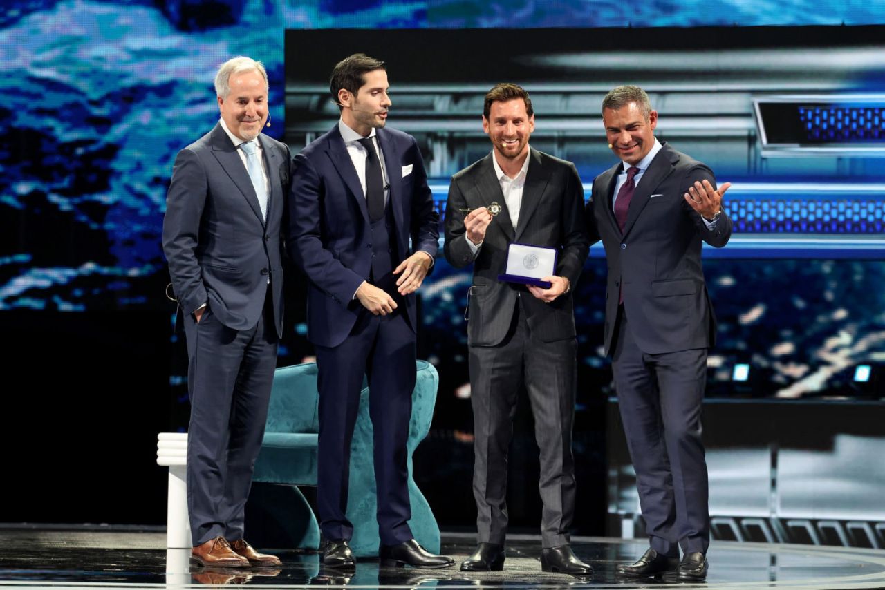 لیونل مسی در هنگام دریافت کلید شهر میامی