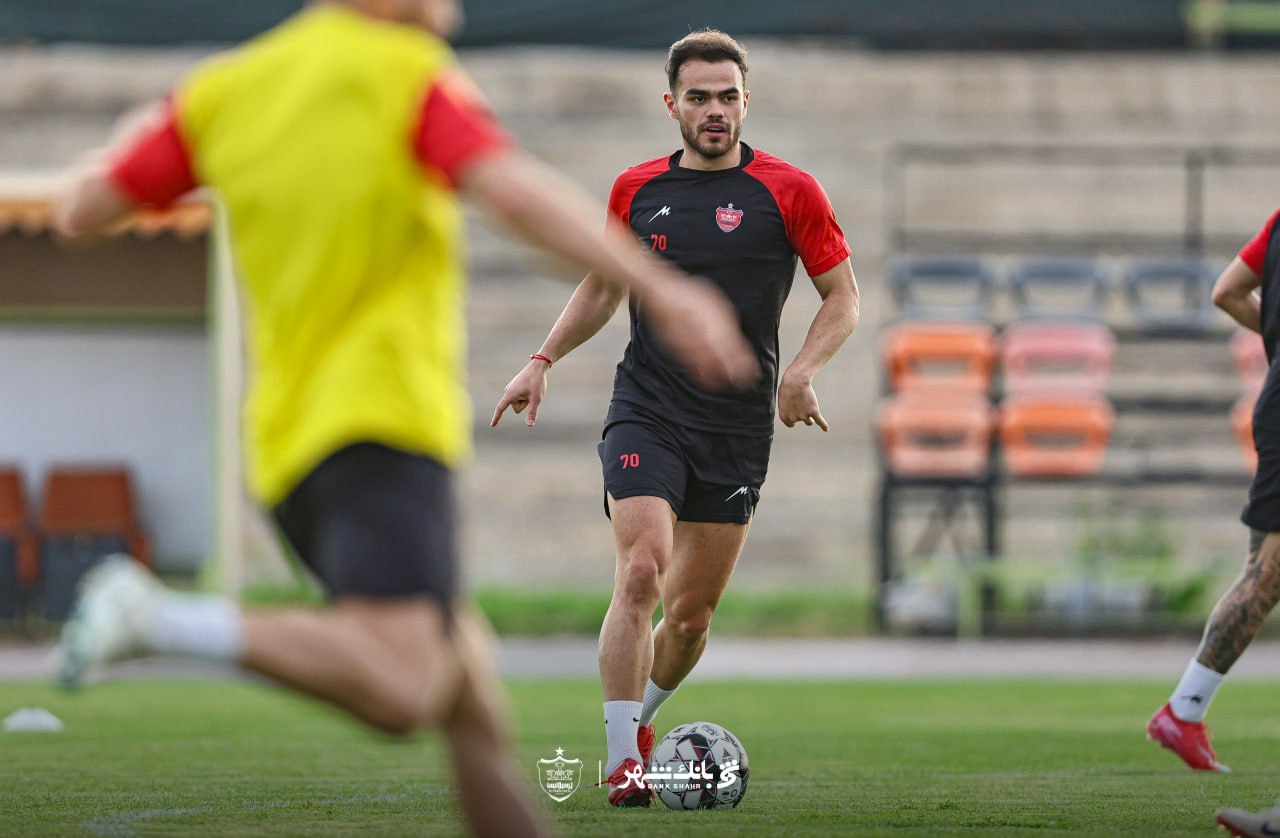 اوستون اورونوف وینگر پرسپولیس و تیم ملی ازبکستان