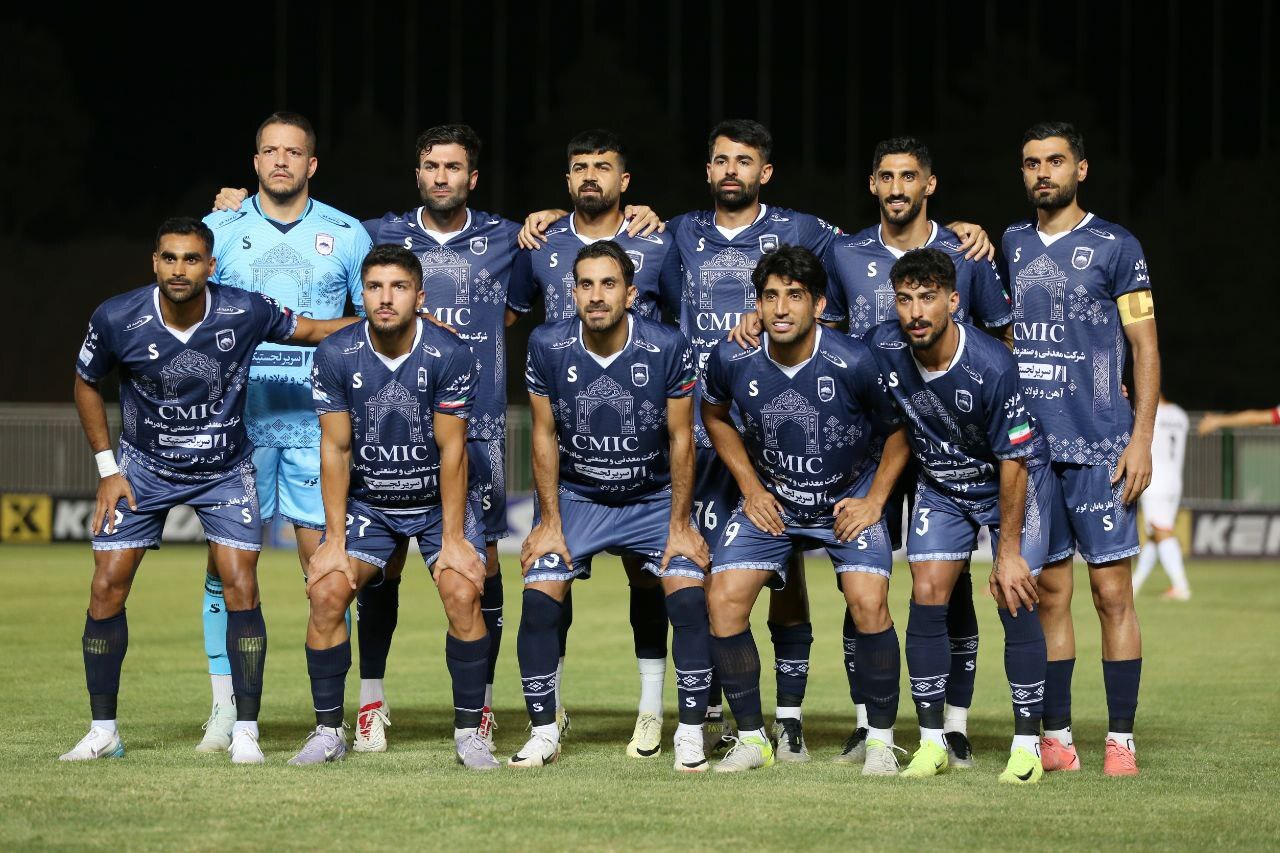 عکس تیمی بازیکنان چادرملو اردکان